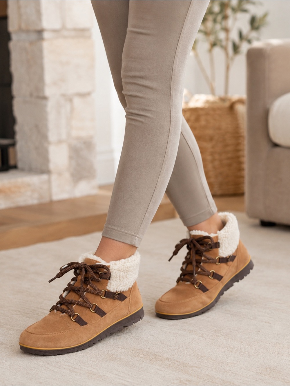 Sorel Women's Tan Sherpa-Trim Lace-Up Winter Boots